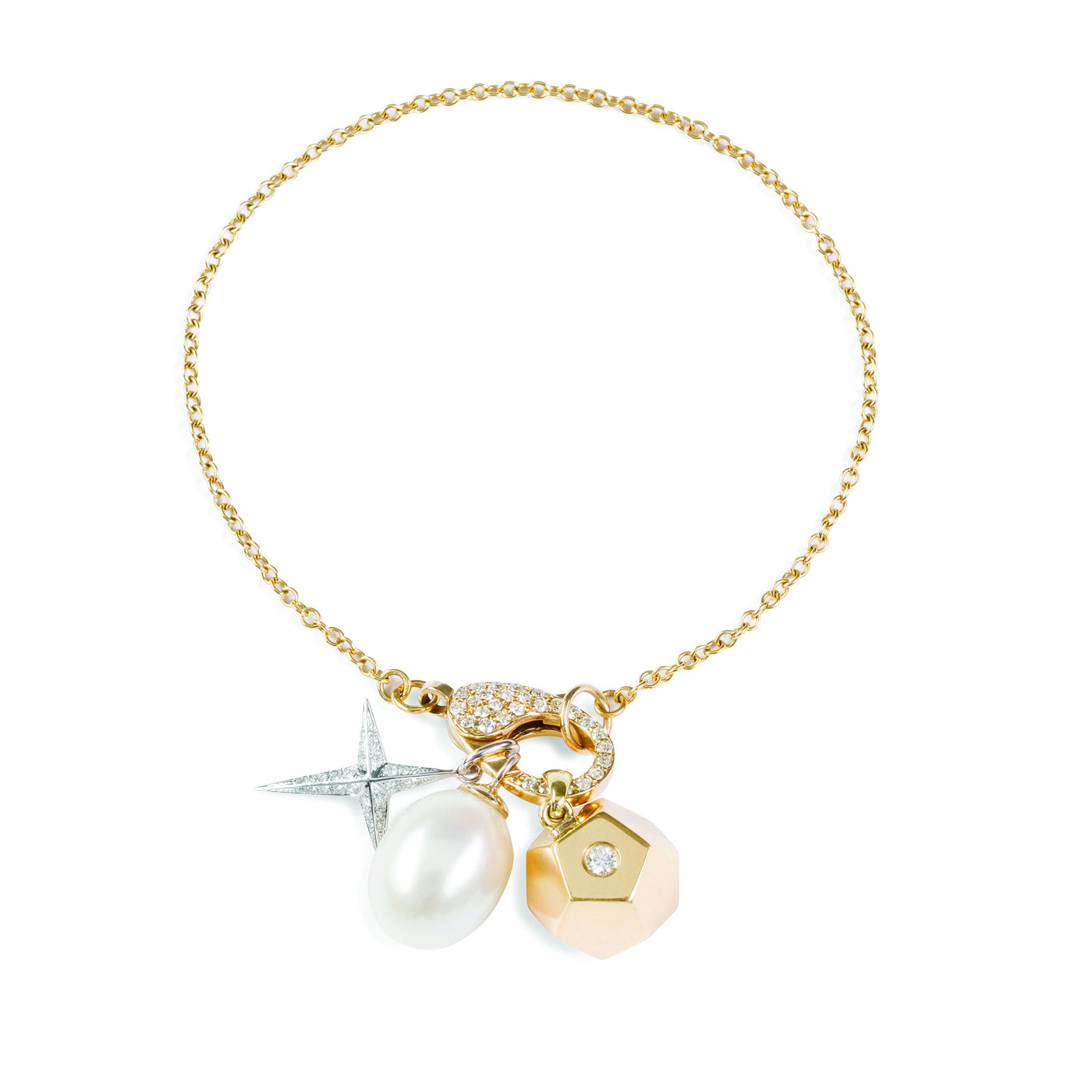 Ensemble of 18 CT charms on clasp bracelet