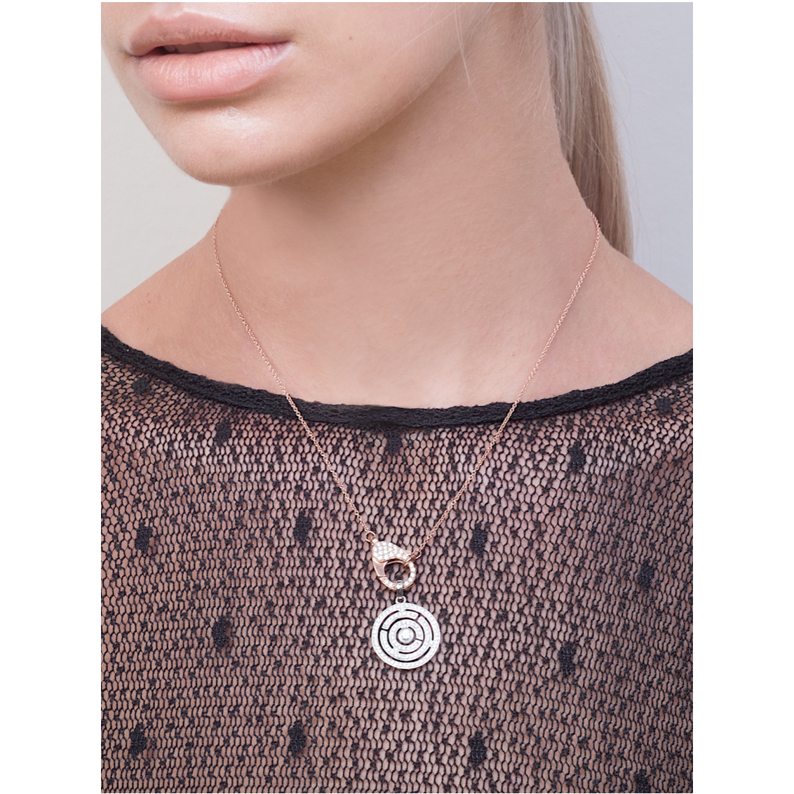 18ct labyrinth diamond pendant
